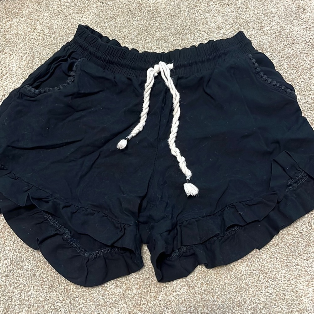 black flowy shorts
